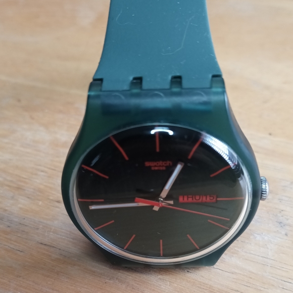 X Swatch Petrol 41mm case. Swiss, 3 hand movement, day and date. Original band - Picture 3 of 11